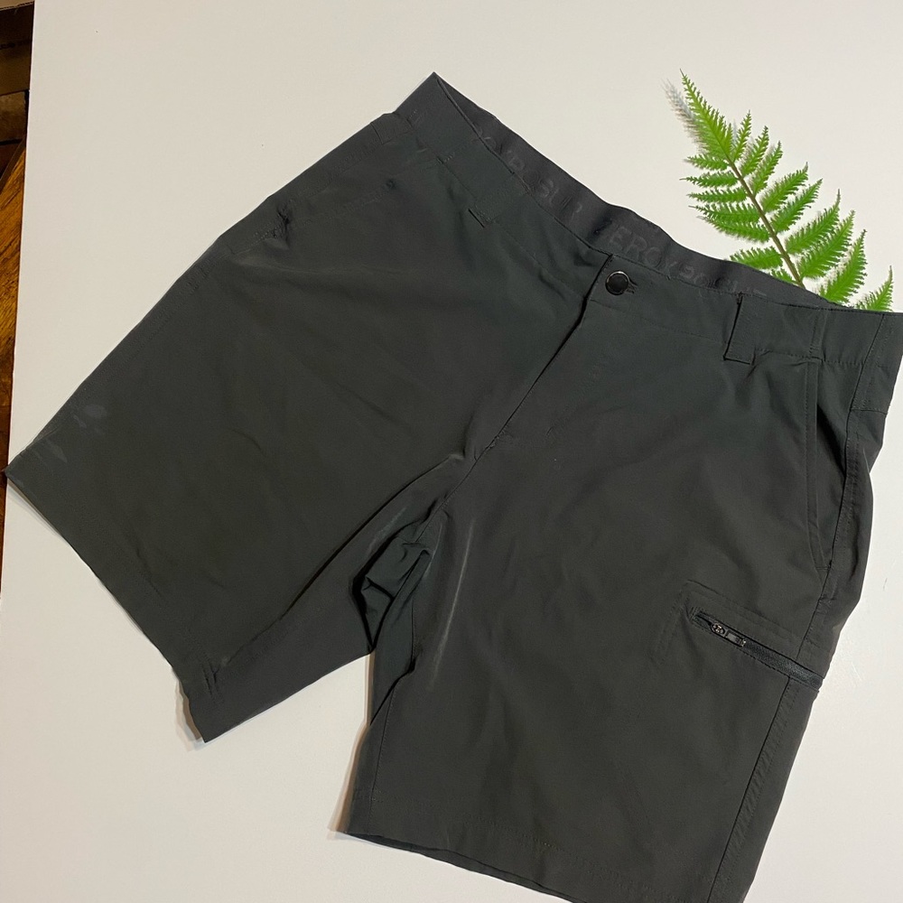 ZeroXposur Men’s Stretch Travel Short. Size 36